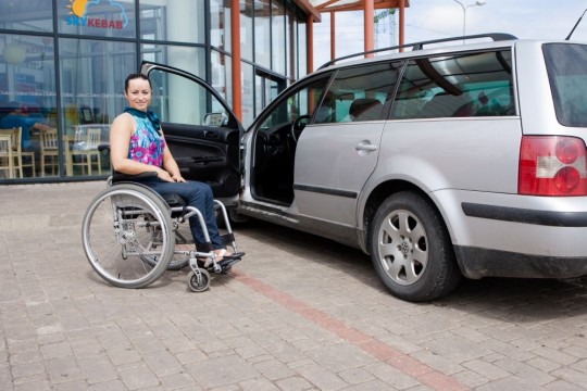 Ierosināta lieta par normām, kas nosaka personas ar invaliditāti tiesības uz speciāli pielāgotu vieglo automobili un pabalstu transporta izdevumu kompensēšanai