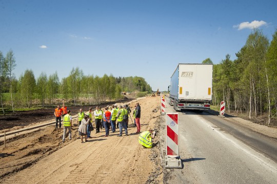 Uz Daugavpils šosejas vairākos posmos notiek ceļa remontdarbi