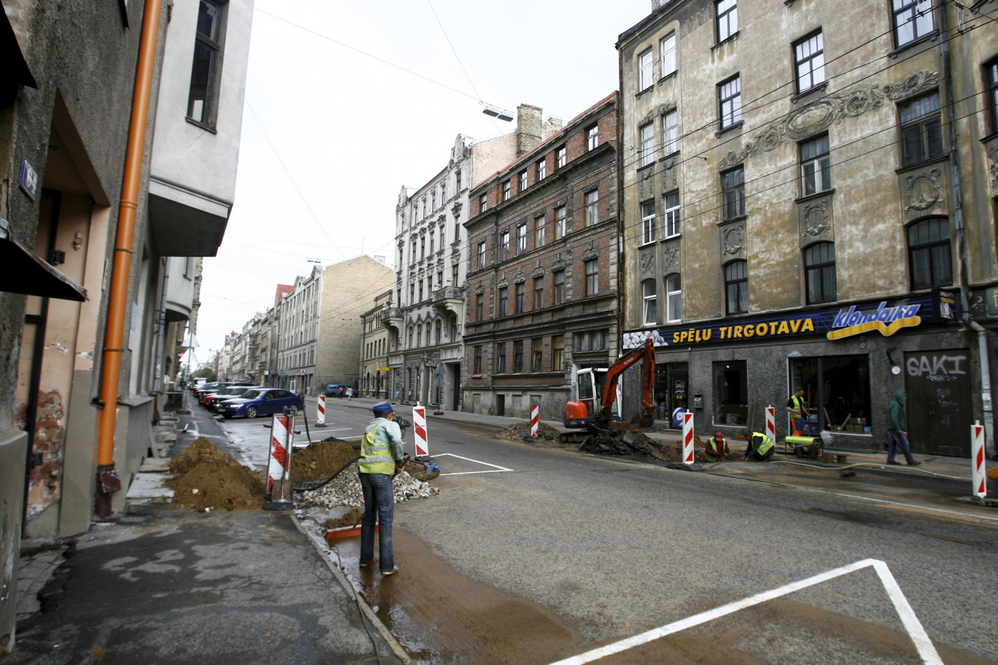 25.06.2012. Ūdensvada plīsuma dēļ applūdusi Stabu iela, posmā starp Čaka un Avotu ielu.