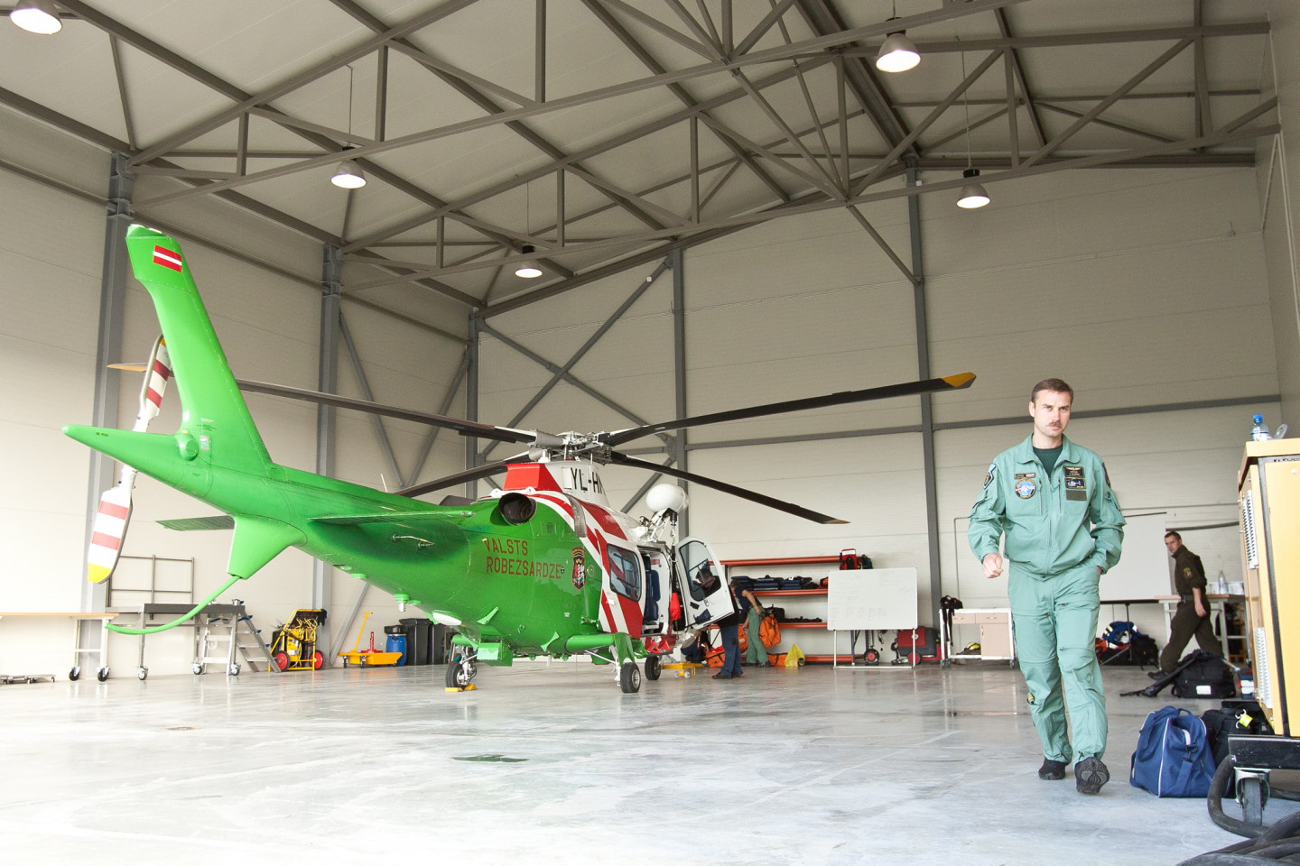 28.06.2012. Ventspils. Robežsardzes helikoptera apkalpes apmācības cilvēku meklēšanas un glābšanas darbu veikšanā virs jūras.