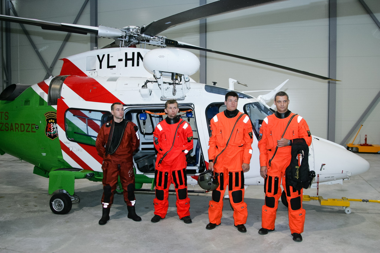 28.06.2012. Ventspils. Robežsardzes helikoptera apkalpes apmācības cilvēku meklēšanas un glābšanas darbu veikšanā virs jūras.