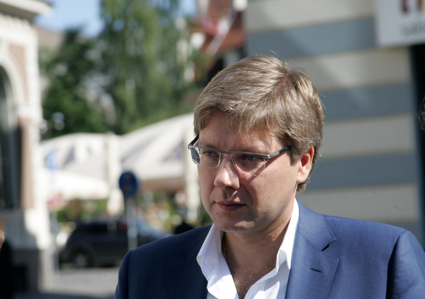 Rīgas domes priekšsēdētājs Nils Ušakovs iepazīstas ar "Rīgas satiksmes" jaunajiem elektromobiļiem