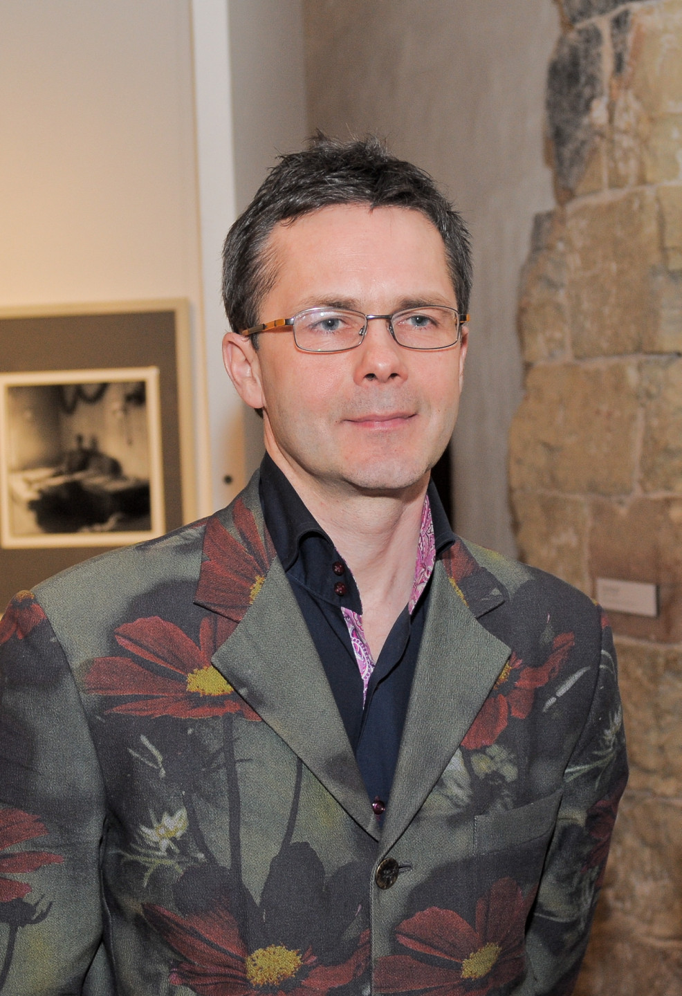 06.02.2013. "Sarunas muzejā". Vakara īpašie viesi ir Purvīša balvas 2013 kandidāts, mākslinieks Ivars Drulle un Rīgas Dizaina un mākslas vidusskolas Metālmākslas nodaļas vadītājs, rotu mākslinieks Māris Šustiņš. Dekoratīvās mākslas un dizaina muzejs, Rīga.