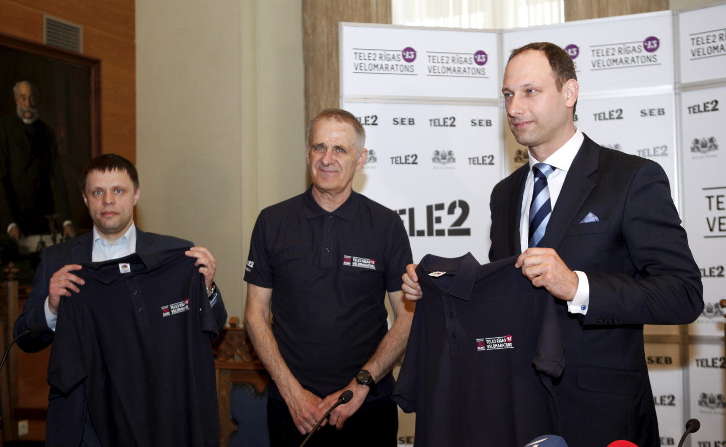 26.04.2013. RD Satiksmes un transporta komitejas priekšsēdētājs Vadims Baraņņiks (no kreisās), "Tele 2" valdes priekšsēdētājs Valdis Vancovičs un velomaratona organizators Igo Japiņš. Preses konference, kurā informē par šī gada Tele2 Rīgas velomaratona norisi un jaunumiem.