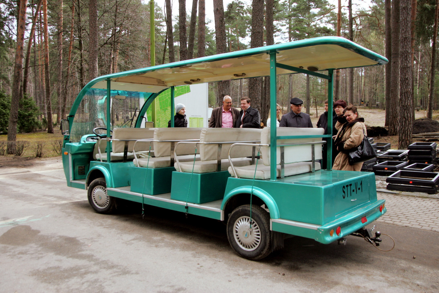 30.04.2013 Jaunciema kapi. Pirmo reizi vēsturē sāk kursēt sabiedriskais elektrotransports Jaunciema kapos.