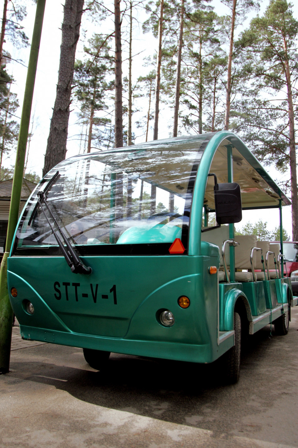 30.04.2013 Jaunciema kapi. Pirmo reizi vēsturē sāk kursēt sabiedriskais elektrotransports Jaunciema kapos.