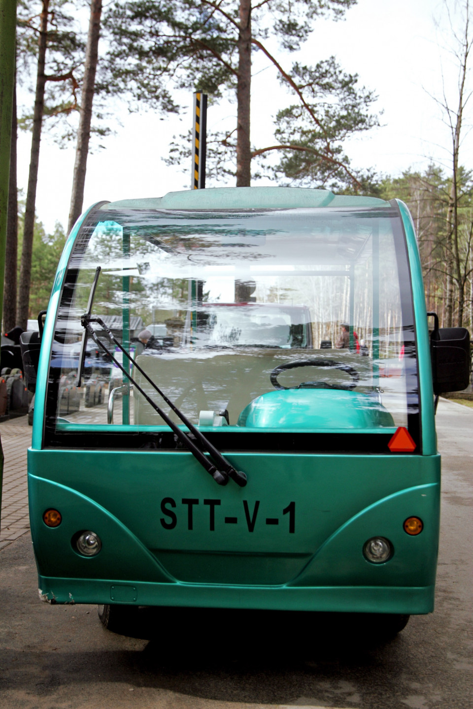30.04.2013 Jaunciema kapi. Pirmo reizi vēsturē sāk kursēt sabiedriskais elektrotransports Jaunciema kapos.