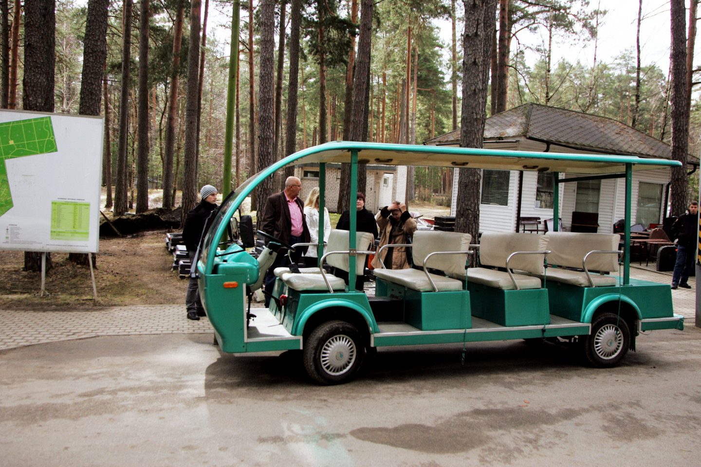 30.04.2013 Jaunciema kapi. Pirmo reizi vēsturē sāk kursēt sabiedriskais elektrotransports Jaunciema kapos.