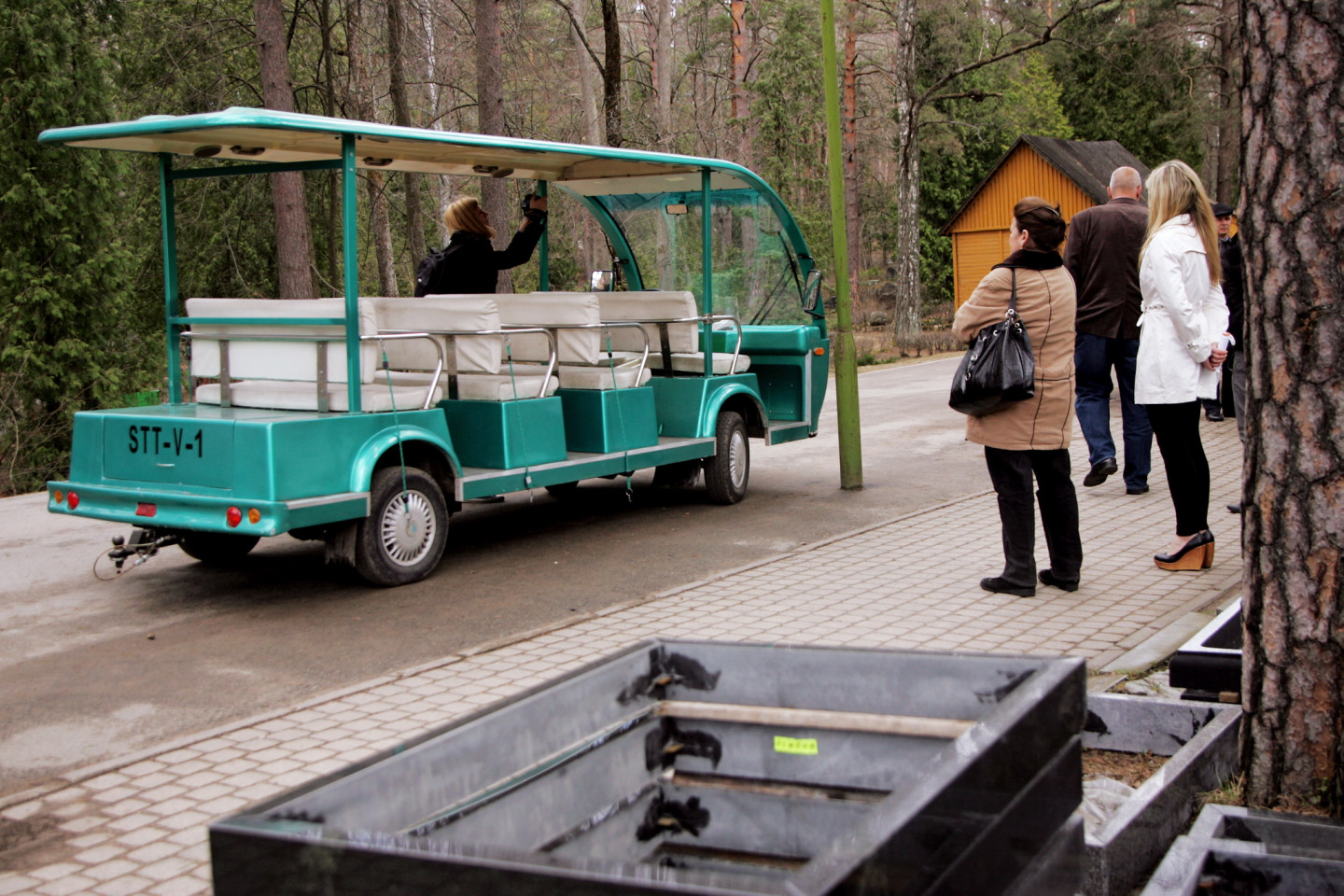 30.04.2013 Jaunciema kapi. Pirmo reizi vēsturē sāk kursēt sabiedriskais elektrotransports Jaunciema kapos.