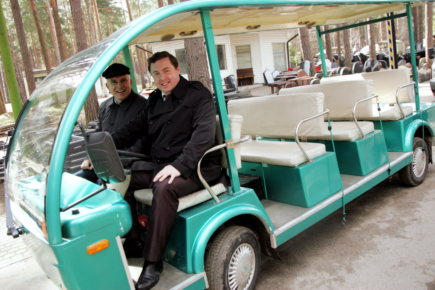 30.04.2013 Jaunciema kapi. Pirmo reizi vēsturē sāk kursēt sabiedriskais elektrotransports Jaunciema kapos.
