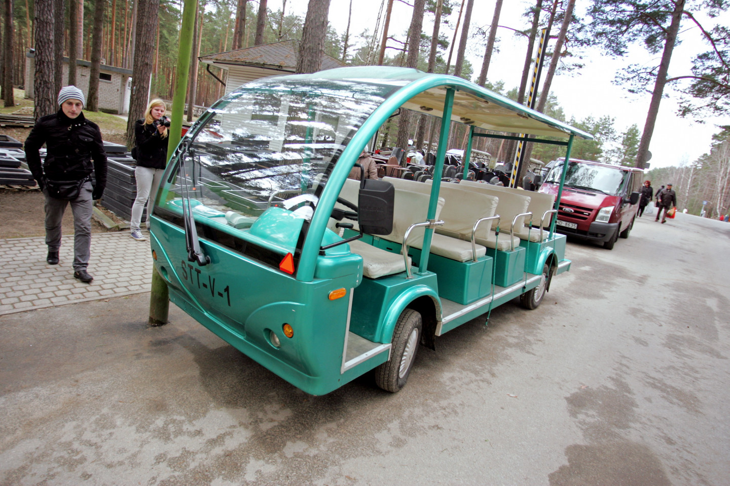 30.04.2013 Jaunciema kapi. Pirmo reizi vēsturē sāk kursēt sabiedriskais elektrotransports Jaunciema kapos.