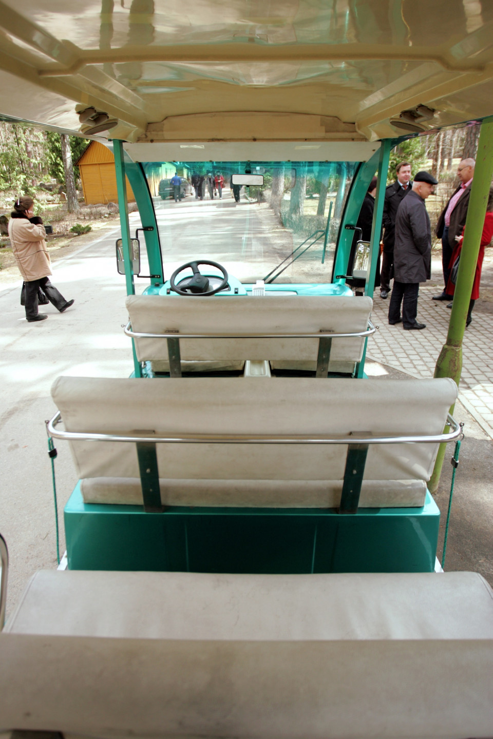 30.04.2013 Jaunciema kapi. Pirmo reizi vēsturē sāk kursēt sabiedriskais elektrotransports Jaunciema kapos.