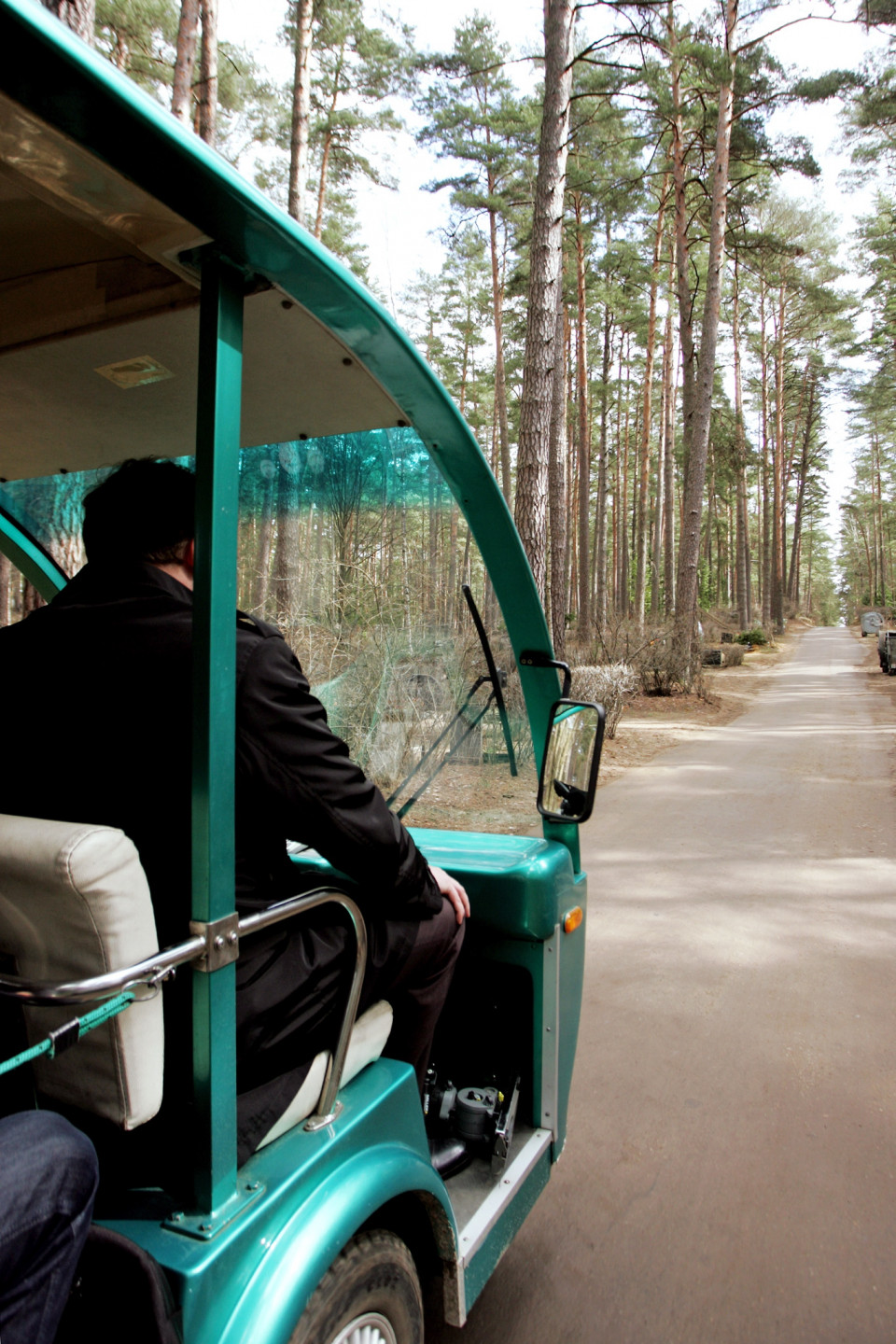 30.04.2013 Jaunciema kapi. Pirmo reizi vēsturē sāk kursēt sabiedriskais elektrotransports Jaunciema kapos.