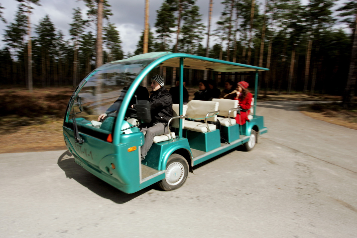 30.04.2013 Jaunciema kapi. Pirmo reizi vēsturē sāk kursēt sabiedriskais elektrotransports Jaunciema kapos.