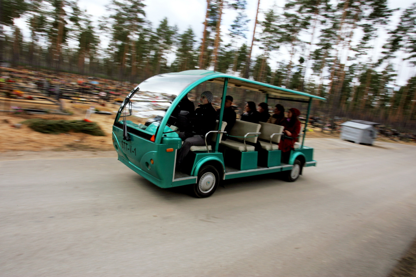 30.04.2013 Jaunciema kapi. Pirmo reizi vēsturē sāk kursēt sabiedriskais elektrotransports Jaunciema kapos.