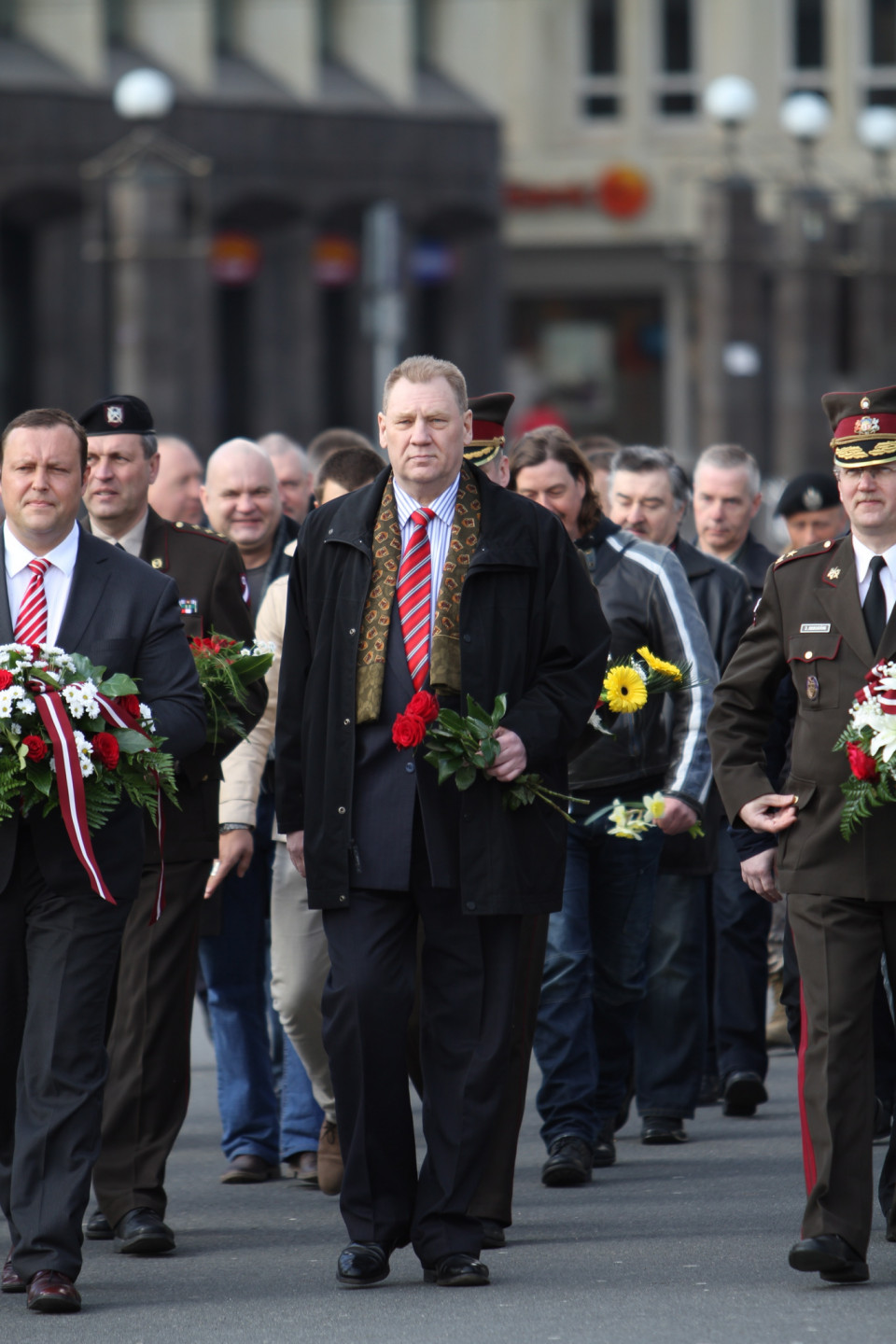 30.04.2013 Atceroties svinīgā zvēresta došanas dienu, kā arī Pirmā policijas bataljona ieguldījumu Latvijas Republikas valstiskās neatkarības atjaunošanā un valsts drošības un aizsardzības sistēmas veidošanā, Pirmā policijas bataljona biedrība un bataljona veterāni noliek ziedus pie Brīvības pieminekļa