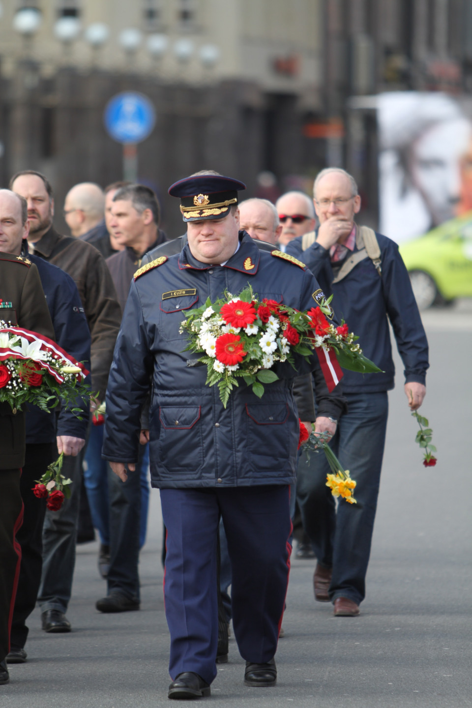 30.04.2013 Atceroties svinīgā zvēresta došanas dienu, kā arī Pirmā policijas bataljona ieguldījumu Latvijas Republikas valstiskās neatkarības atjaunošanā un valsts drošības un aizsardzības sistēmas veidošanā, Pirmā policijas bataljona biedrība un bataljona veterāni noliek ziedus pie Brīvības pieminekļa