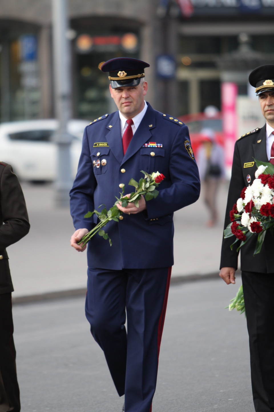 30.04.2013 Atceroties svinīgā zvēresta došanas dienu, kā arī Pirmā policijas bataljona ieguldījumu Latvijas Republikas valstiskās neatkarības atjaunošanā un valsts drošības un aizsardzības sistēmas veidošanā, Pirmā policijas bataljona biedrība un bataljona veterāni noliek ziedus pie Brīvības pieminekļa