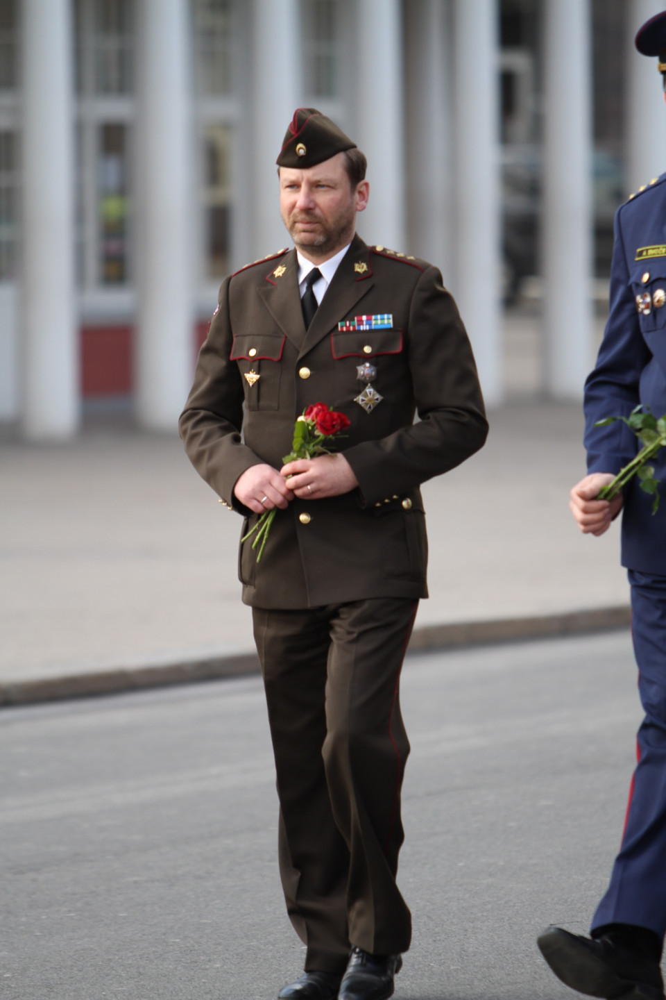 30.04.2013 Atceroties svinīgā zvēresta došanas dienu, kā arī Pirmā policijas bataljona ieguldījumu Latvijas Republikas valstiskās neatkarības atjaunošanā un valsts drošības un aizsardzības sistēmas veidošanā, Pirmā policijas bataljona biedrība un bataljona veterāni noliek ziedus pie Brīvības pieminekļa