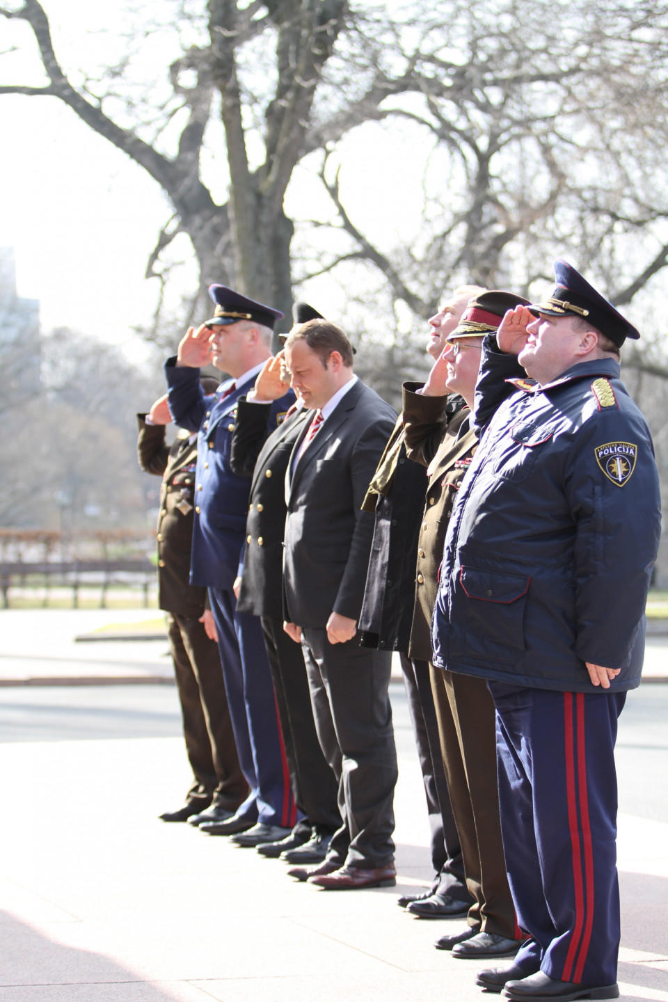 30.04.2013 Atceroties svinīgā zvēresta došanas dienu, kā arī Pirmā policijas bataljona ieguldījumu Latvijas Republikas valstiskās neatkarības atjaunošanā un valsts drošības un aizsardzības sistēmas veidošanā, Pirmā policijas bataljona biedrība un bataljona veterāni noliek ziedus pie Brīvības pieminekļa