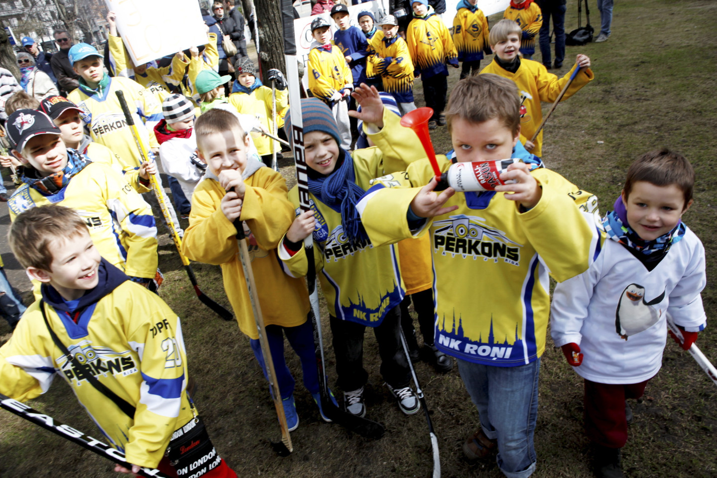 30.04.2013. Pie Ministru kabineta. Latvijas ledus haļļu darbinieki, hokeja klubu un sporta skolu audzēkņi ar saviem vecākiem no visām Latvijas piketē pret strauji augošajiem elektroenerģijas tarifiem.