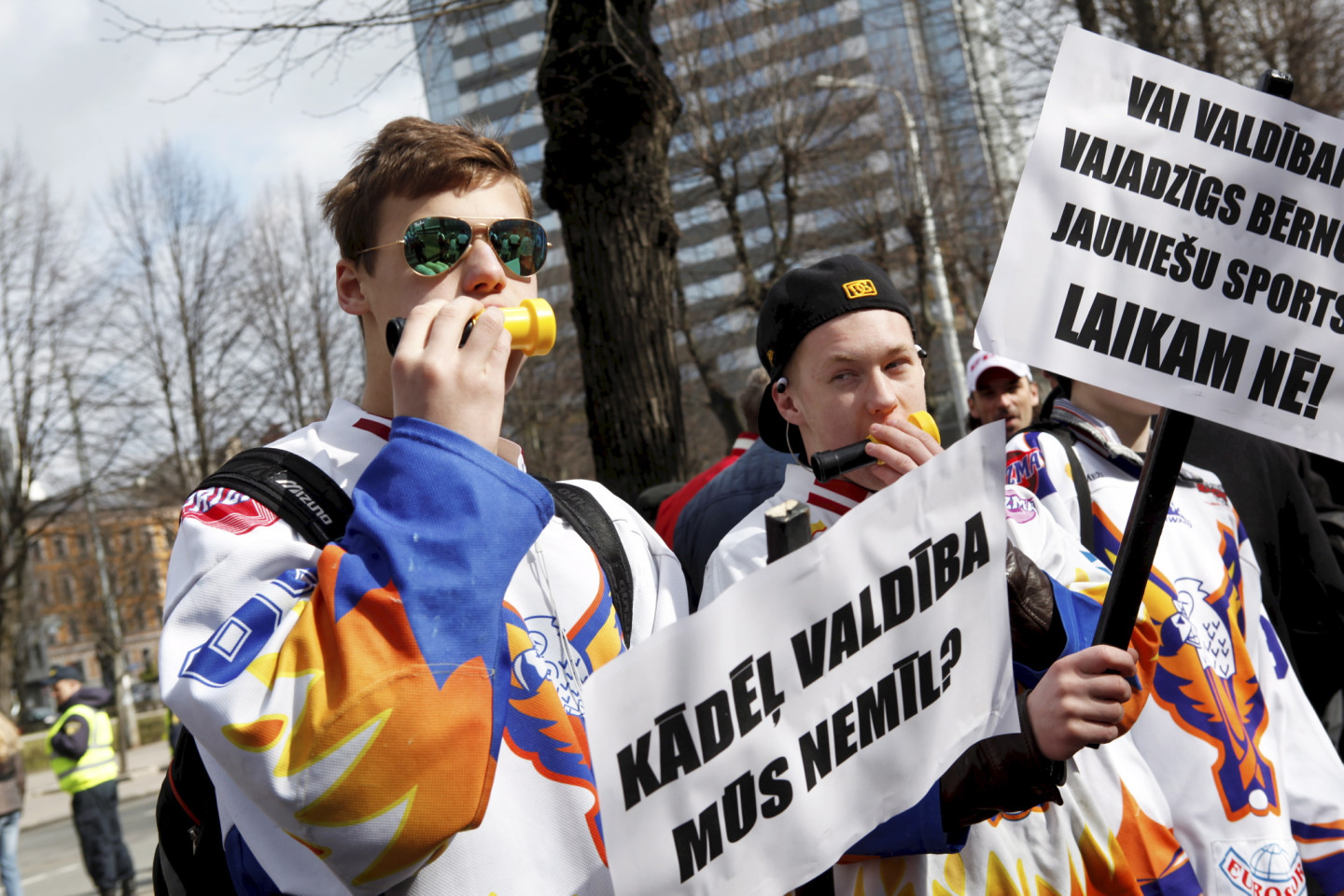 30.04.2013. Pie Ministru kabineta. Latvijas ledus haļļu darbinieki, hokeja klubu un sporta skolu audzēkņi ar saviem vecākiem no visām Latvijas piketē pret strauji augošajiem elektroenerģijas tarifiem.