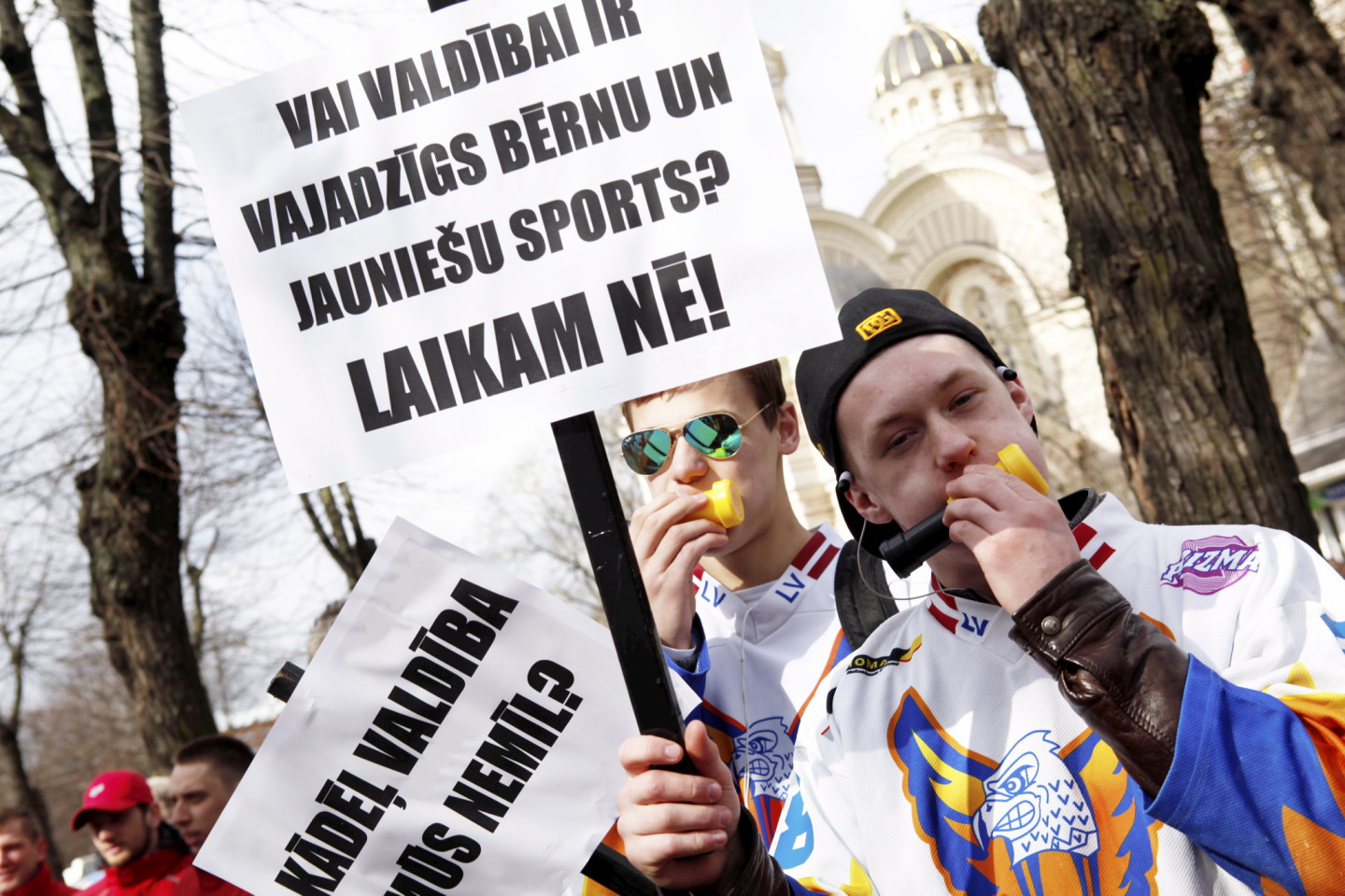 30.04.2013. Pie Ministru kabineta. Latvijas ledus haļļu darbinieki, hokeja klubu un sporta skolu audzēkņi ar saviem vecākiem no visām Latvijas piketē pret strauji augošajiem elektroenerģijas tarifiem.