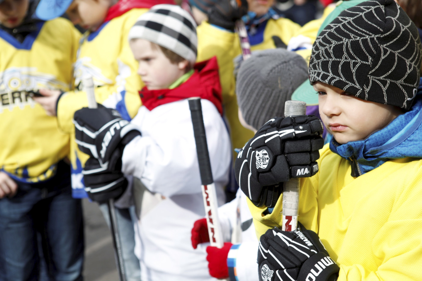 30.04.2013. Pie Ministru kabineta. Latvijas ledus haļļu darbinieki, hokeja klubu un sporta skolu audzēkņi ar saviem vecākiem no visām Latvijas piketē pret strauji augošajiem elektroenerģijas tarifiem.