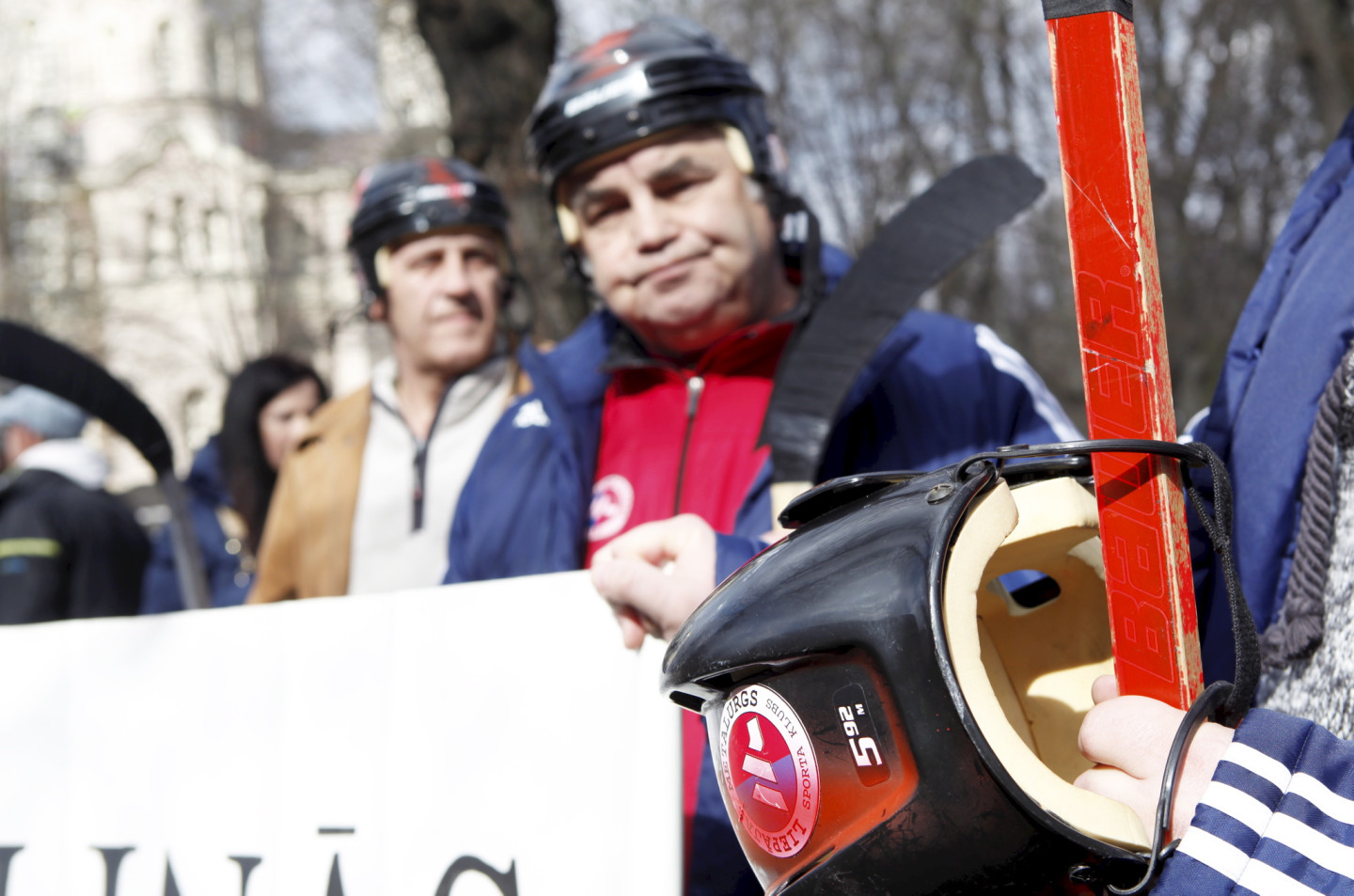 30.04.2013. Pie Ministru kabineta. Latvijas ledus haļļu darbinieki, hokeja klubu un sporta skolu audzēkņi ar saviem vecākiem no visām Latvijas piketē pret strauji augošajiem elektroenerģijas tarifiem.