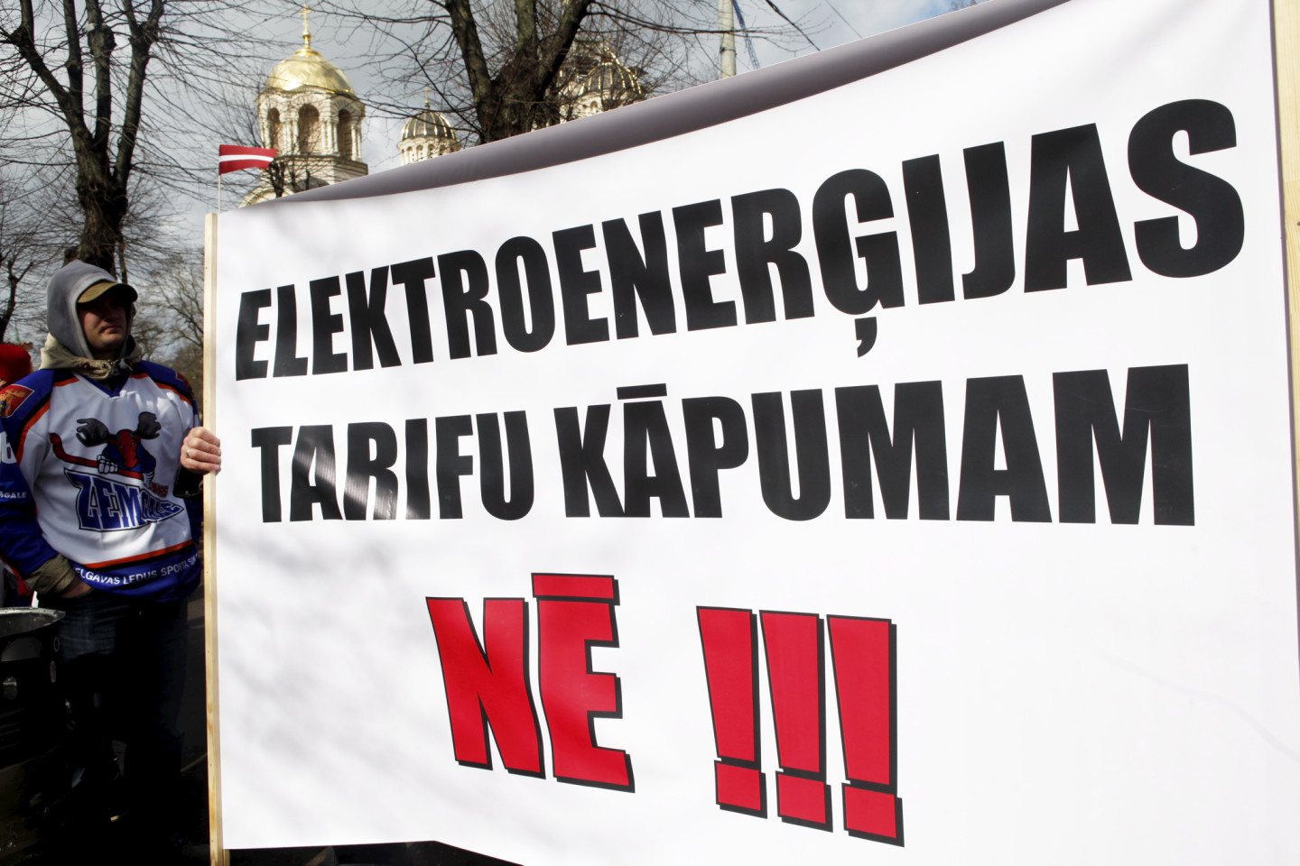 30.04.2013. Pie Ministru kabineta. Latvijas ledus haļļu darbinieki, hokeja klubu un sporta skolu audzēkņi ar saviem vecākiem no visām Latvijas piketē pret strauji augošajiem elektroenerģijas tarifiem.