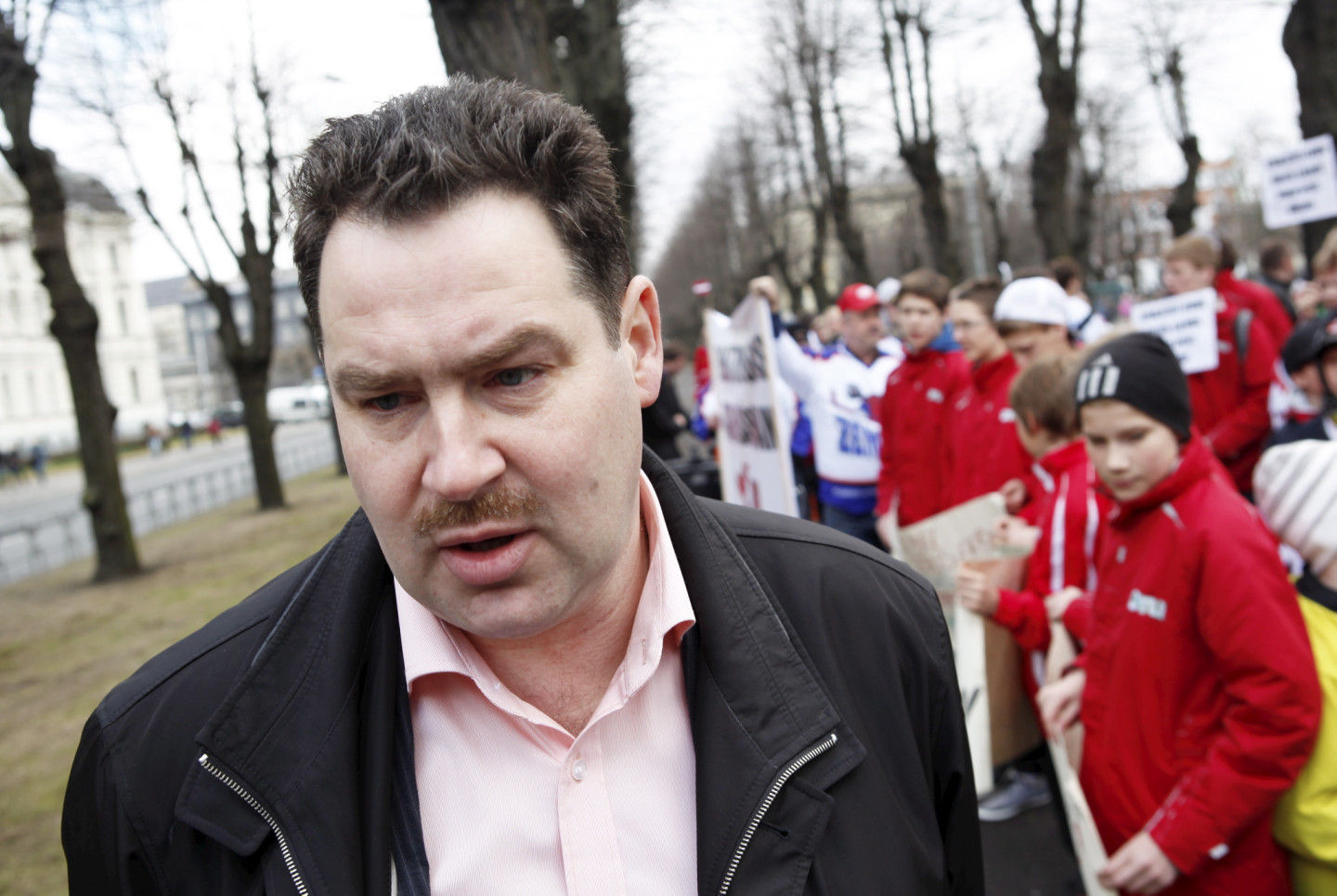 30.04.2013. Pie Ministru kabineta. Latvijas ledus haļļu darbinieki, hokeja klubu un sporta skolu audzēkņi ar saviem vecākiem no visām Latvijas piketē pret strauji augošajiem elektroenerģijas tarifiem.