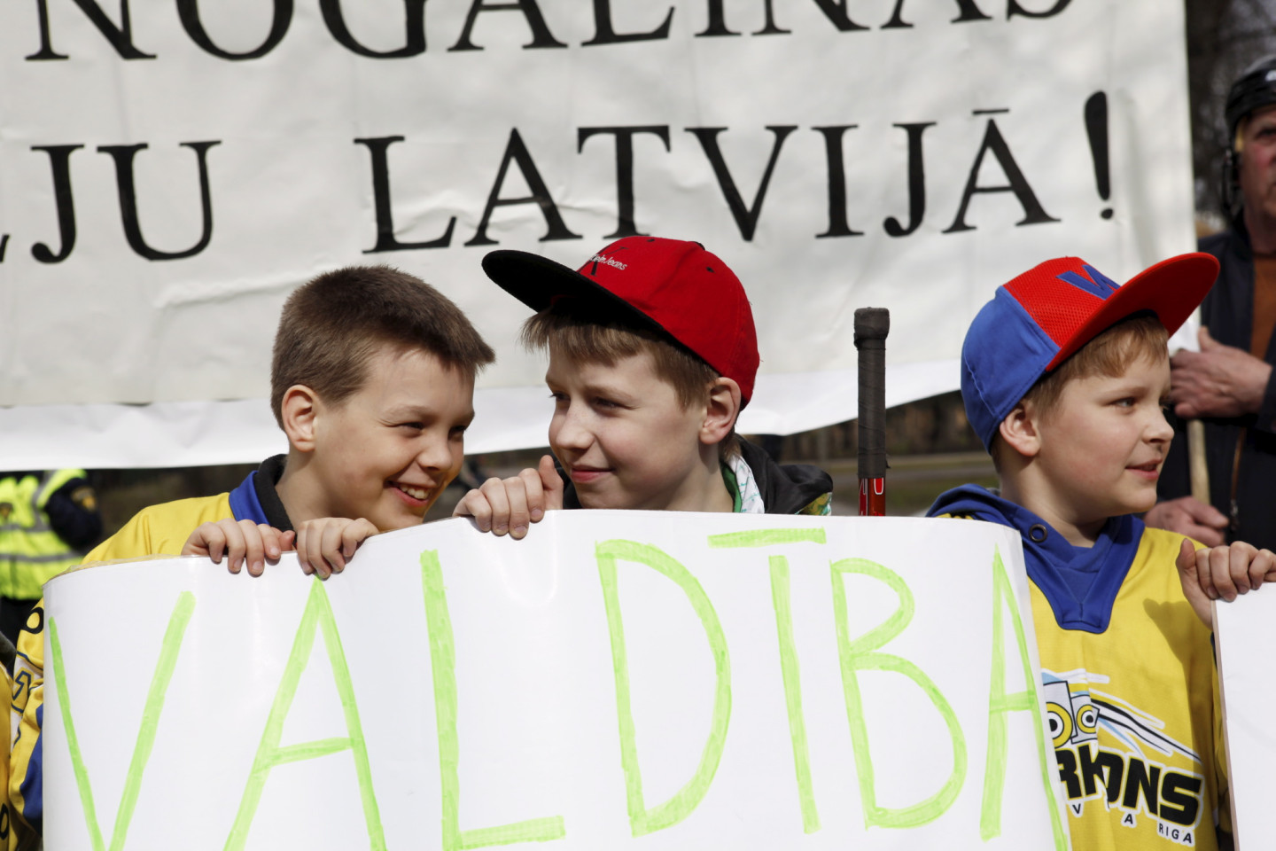 30.04.2013. Pie Ministru kabineta. Latvijas ledus haļļu darbinieki, hokeja klubu un sporta skolu audzēkņi ar saviem vecākiem no visām Latvijas piketē pret strauji augošajiem elektroenerģijas tarifiem.