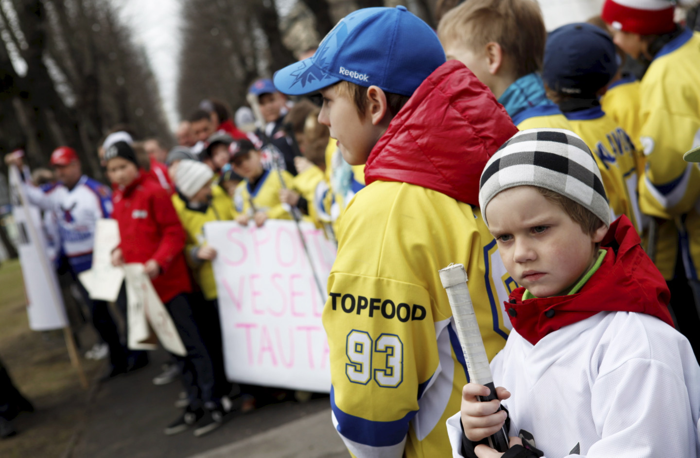 30.04.2013. Pie Ministru kabineta. Latvijas ledus haļļu darbinieki, hokeja klubu un sporta skolu audzēkņi ar saviem vecākiem no visām Latvijas piketē pret strauji augošajiem elektroenerģijas tarifiem.