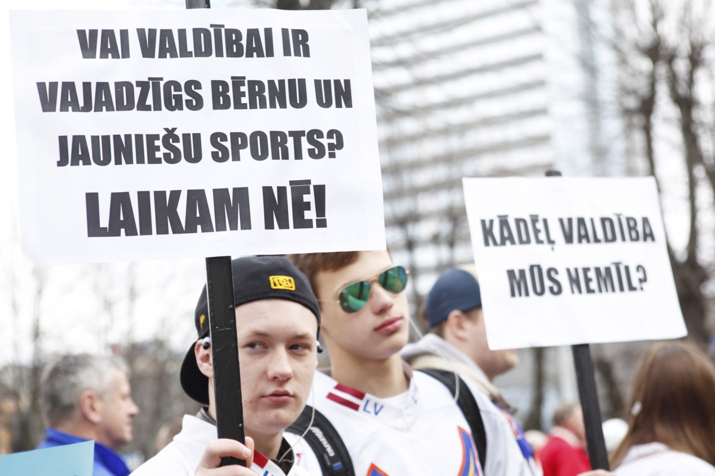 30.04.2013. Pie Ministru kabineta. Latvijas ledus haļļu darbinieki, hokeja klubu un sporta skolu audzēkņi ar saviem vecākiem no visām Latvijas piketē pret strauji augošajiem elektroenerģijas tarifiem.