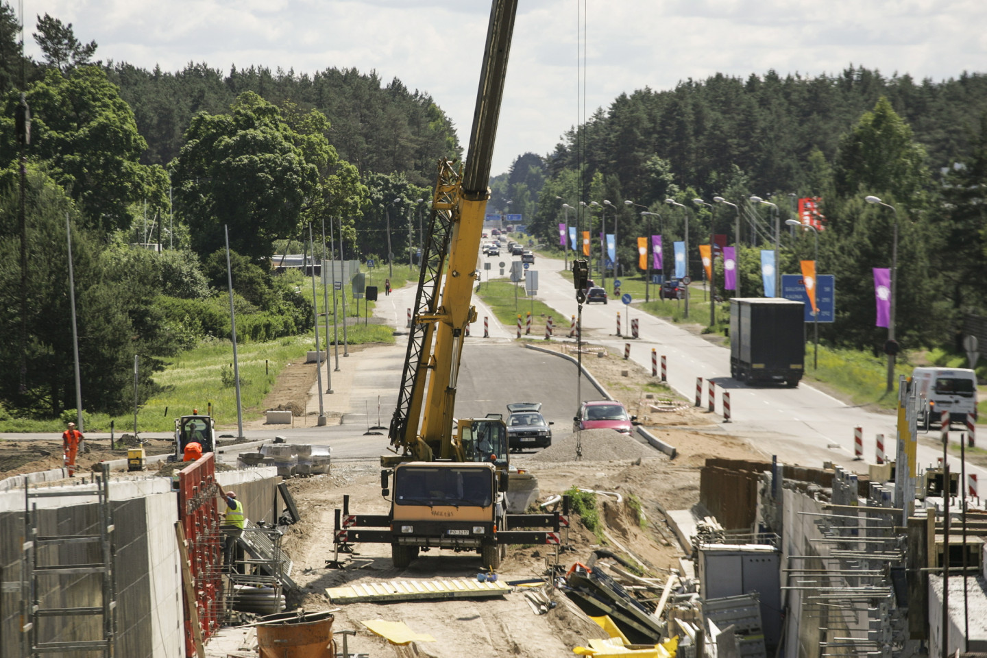 12.06.2013 Nils Ušakovs iepazīstas ar Dienvidu tilta trešās kārtas būvniecības gaitu.