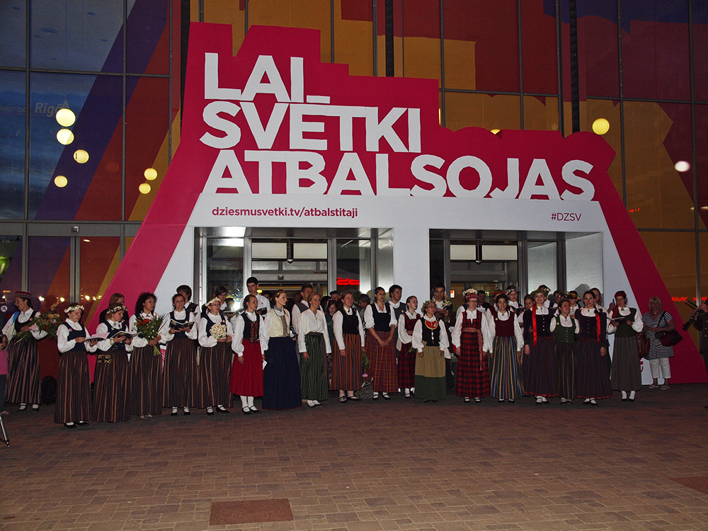 2013.06.15. VAS « Latvijas Dzelzceļš » ar unikālu pasākumu «Dziesmu un Deju svētku ekspresis» ieskandināja XXV Vispārējos latviešu dziesmu un XV Deju svētkus.