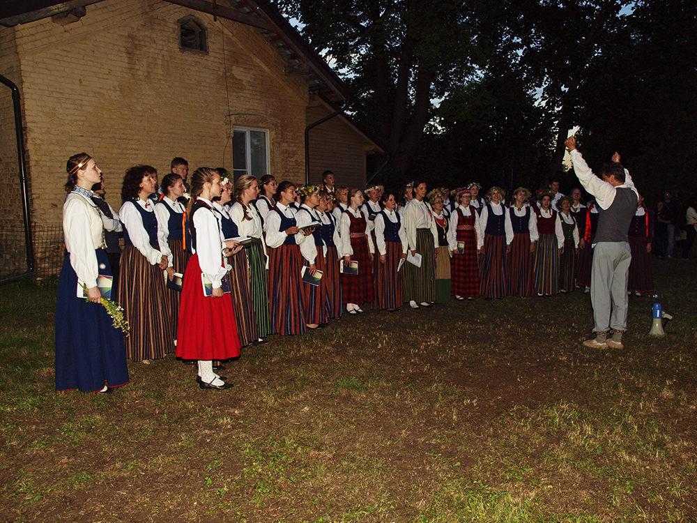 2013.06.15. VAS « Latvijas Dzelzceļš » ar unikālu pasākumu «Dziesmu un Deju svētku ekspresis» ieskandināja XXV Vispārējos latviešu dziesmu un XV Deju svētkus.