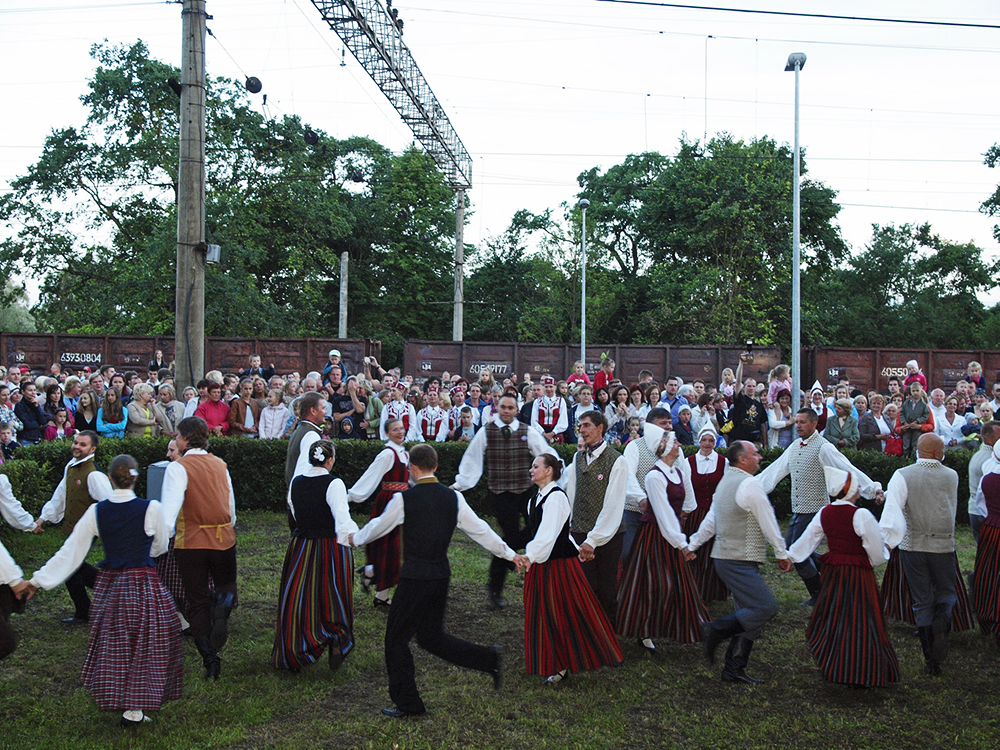 2013.06.15. VAS « Latvijas Dzelzceļš » ar unikālu pasākumu «Dziesmu un Deju svētku ekspresis» ieskandināja XXV Vispārējos latviešu dziesmu un XV Deju svētkus.