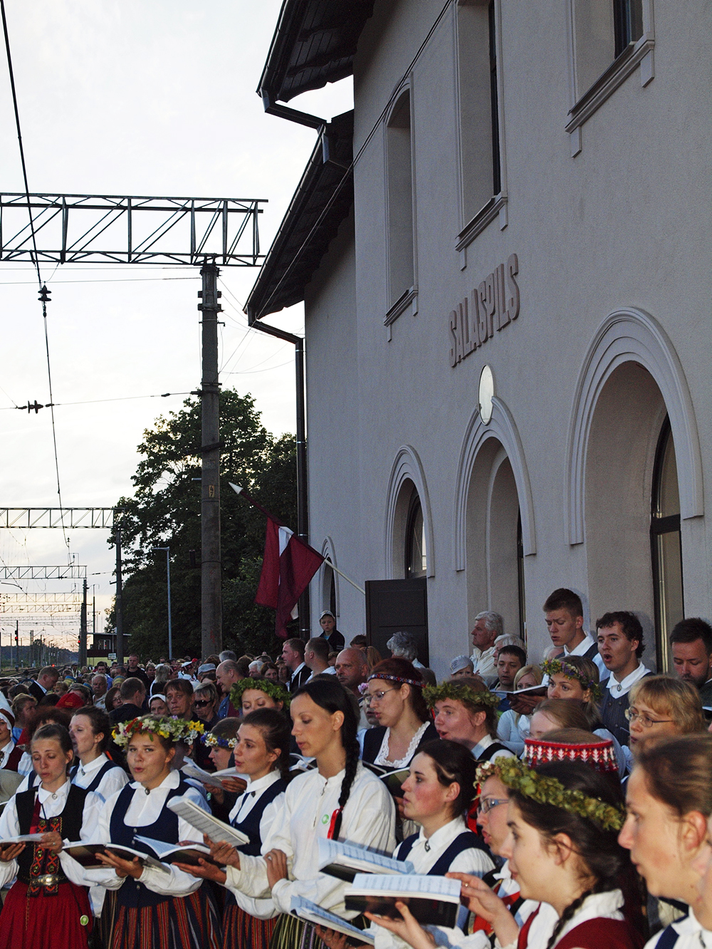 2013.06.15. VAS « Latvijas Dzelzceļš » ar unikālu pasākumu «Dziesmu un Deju svētku ekspresis» ieskandināja XXV Vispārējos latviešu dziesmu un XV Deju svētkus.