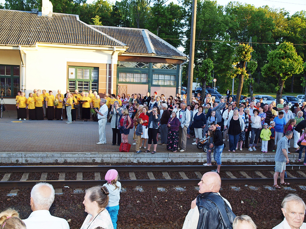 2013.06.15. VAS « Latvijas Dzelzceļš » ar unikālu pasākumu «Dziesmu un Deju svētku ekspresis» ieskandināja XXV Vispārējos latviešu dziesmu un XV Deju svētkus.