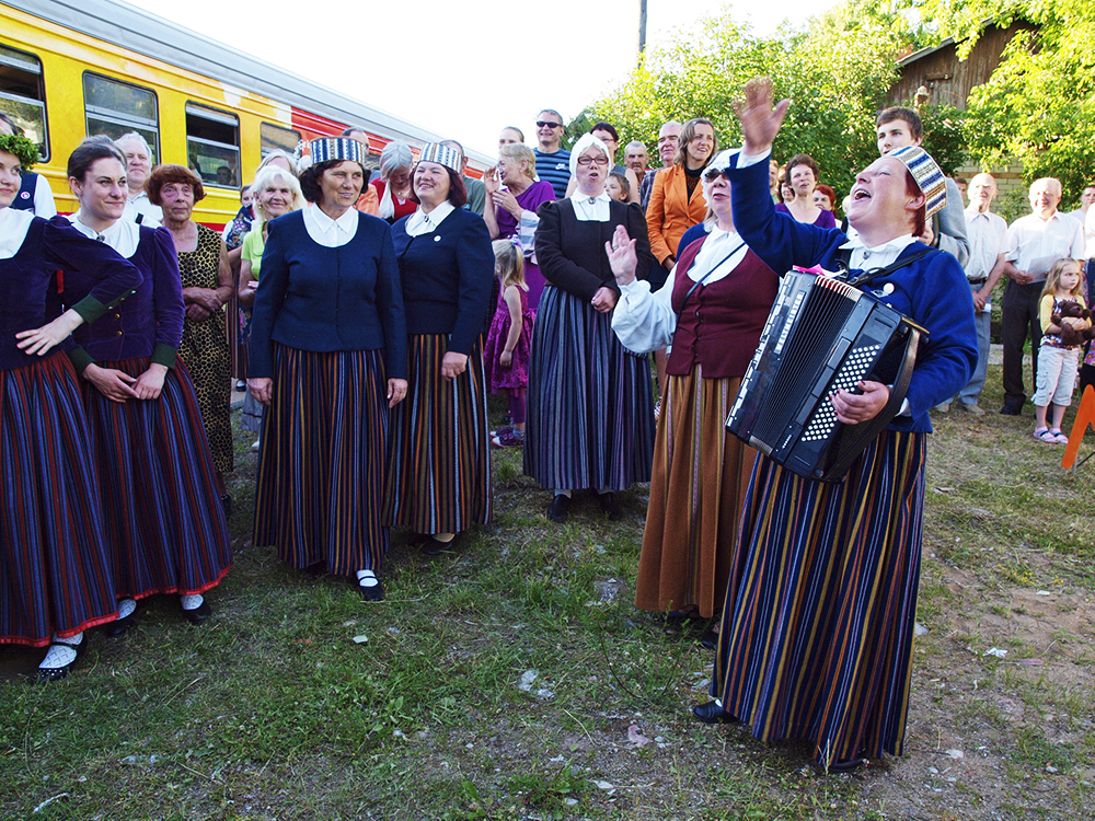 2013.06.15. VAS « Latvijas Dzelzceļš » ar unikālu pasākumu «Dziesmu un Deju svētku ekspresis» ieskandināja XXV Vispārējos latviešu dziesmu un XV Deju svētkus.