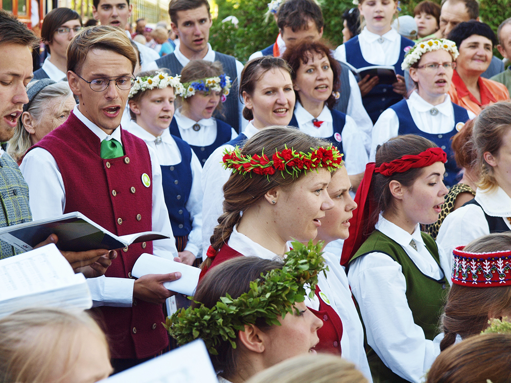 2013.06.15. VAS « Latvijas Dzelzceļš » ar unikālu pasākumu «Dziesmu un Deju svētku ekspresis» ieskandināja XXV Vispārējos latviešu dziesmu un XV Deju svētkus.