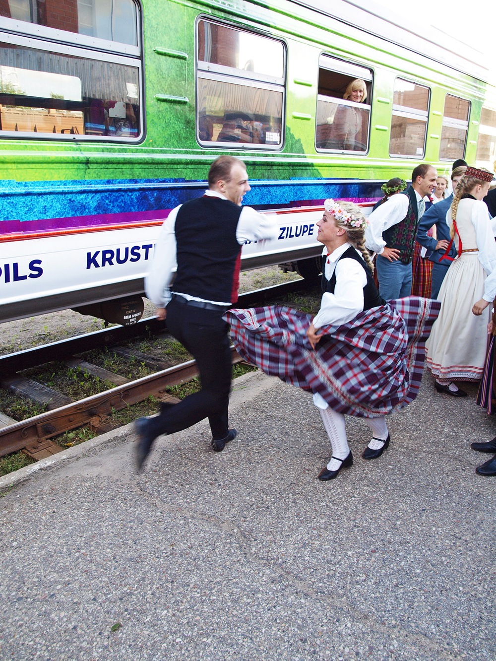 2013.06.15. VAS « Latvijas Dzelzceļš » ar unikālu pasākumu «Dziesmu un Deju svētku ekspresis» ieskandināja XXV Vispārējos latviešu dziesmu un XV Deju svētkus.