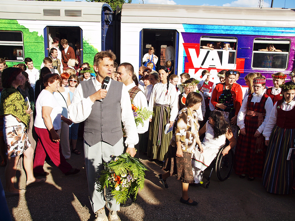 2013.06.15. VAS « Latvijas Dzelzceļš » ar unikālu pasākumu «Dziesmu un Deju svētku ekspresis» ieskandināja XXV Vispārējos latviešu dziesmu un XV Deju svētkus.