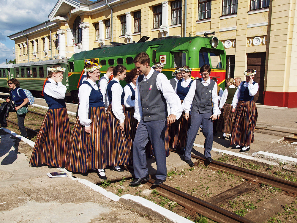 2013.06.15. VAS « Latvijas Dzelzceļš » ar unikālu pasākumu «Dziesmu un Deju svētku ekspresis» ieskandināja XXV Vispārējos latviešu dziesmu un XV Deju svētkus.