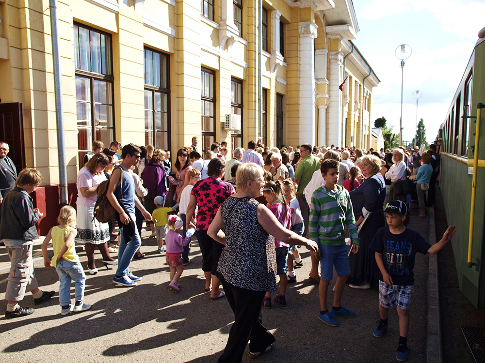 2013.06.15. VAS « Latvijas Dzelzceļš » ar unikālu pasākumu «Dziesmu un Deju svētku ekspresis» ieskandināja XXV Vispārējos latviešu dziesmu un XV Deju svētkus.