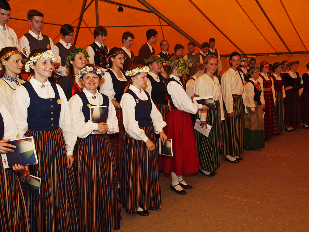 2013.06.15. VAS « Latvijas Dzelzceļš » ar unikālu pasākumu «Dziesmu un Deju svētku ekspresis» ieskandināja XXV Vispārējos latviešu dziesmu un XV Deju svētkus.