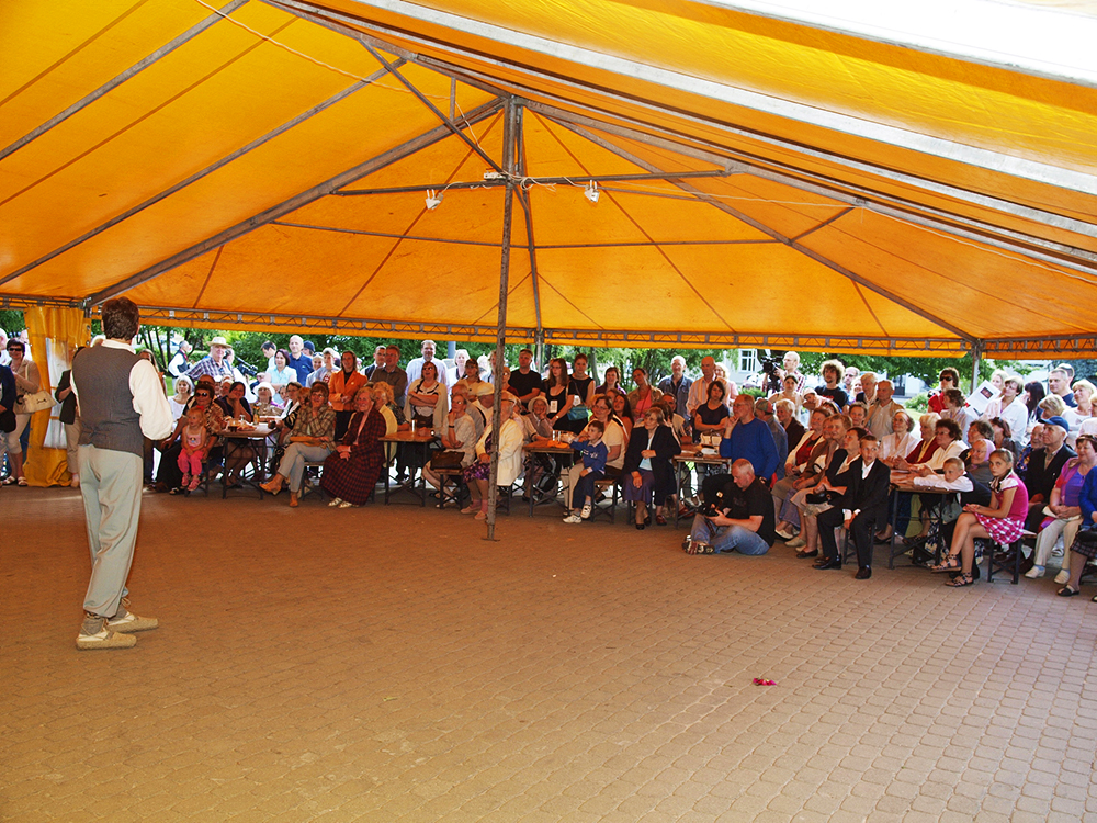 2013.06.15. VAS « Latvijas Dzelzceļš » ar unikālu pasākumu «Dziesmu un Deju svētku ekspresis» ieskandināja XXV Vispārējos latviešu dziesmu un XV Deju svētkus.
