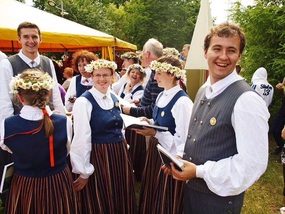 2013.06.15. VAS « Latvijas Dzelzceļš » ar unikālu pasākumu «Dziesmu un Deju svētku ekspresis» ieskandināja XXV Vispārējos latviešu dziesmu un XV Deju svētkus.