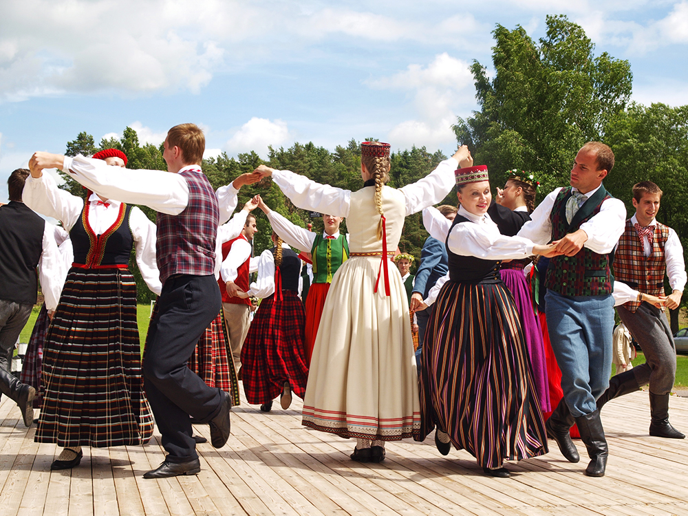2013.06.15. VAS « Latvijas Dzelzceļš » ar unikālu pasākumu «Dziesmu un Deju svētku ekspresis» ieskandināja XXV Vispārējos latviešu dziesmu un XV Deju svētkus.